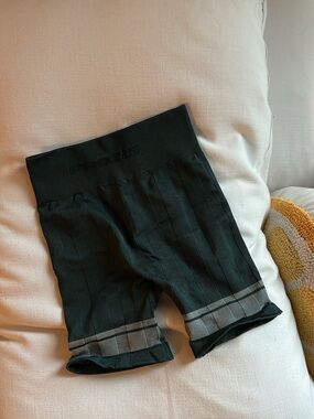 Prozis Black and Gray Women's Bike Shorts